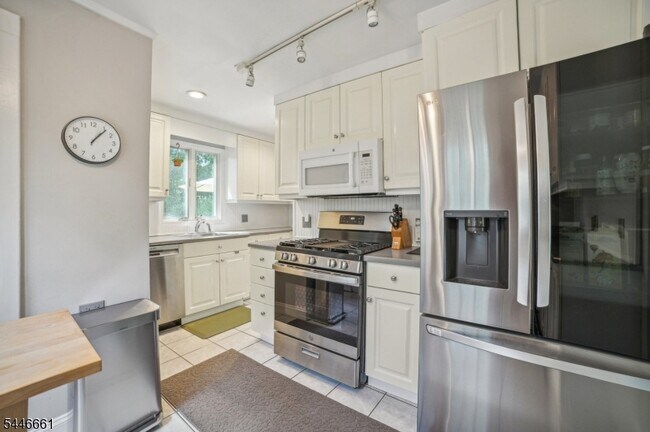 Building Photo - 14 Edgewood Terrace