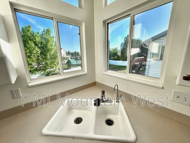 Building Photo - 2815 W 1375 N