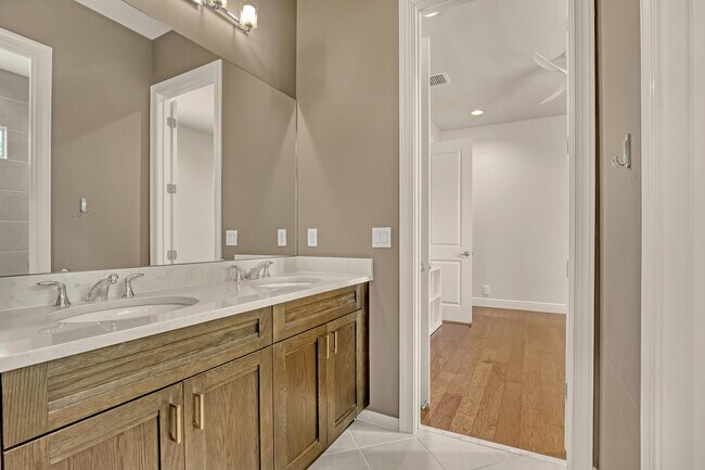 Building Photo - 6464 Bellamalfi St