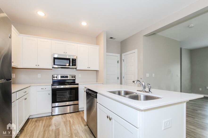 Building Photo - 15534 Tide Water Ct