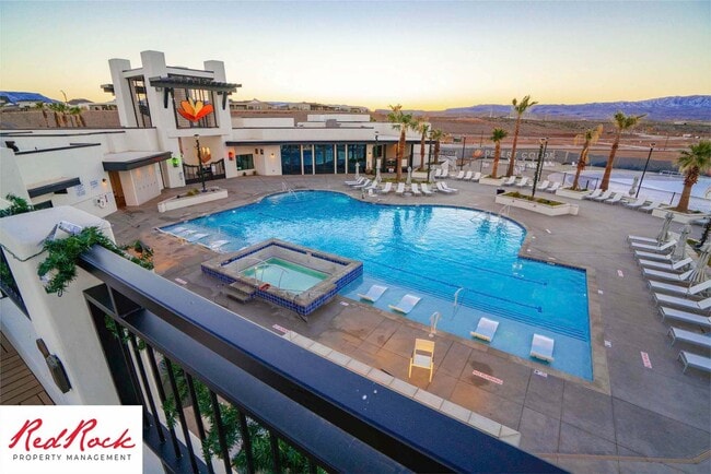 Building Photo - Spacious 3 Bedroom Unit in Desert Color Wi...
