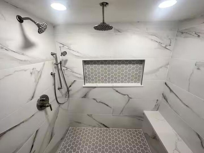 Building Photo - 17210 W Beach Rd