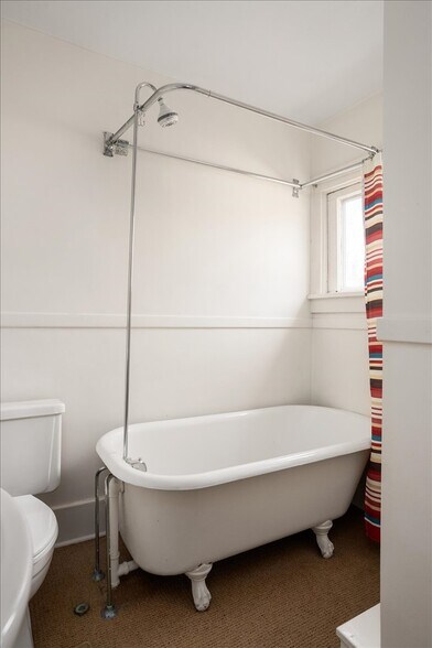 Building Photo - 246 Prospect Ave NE