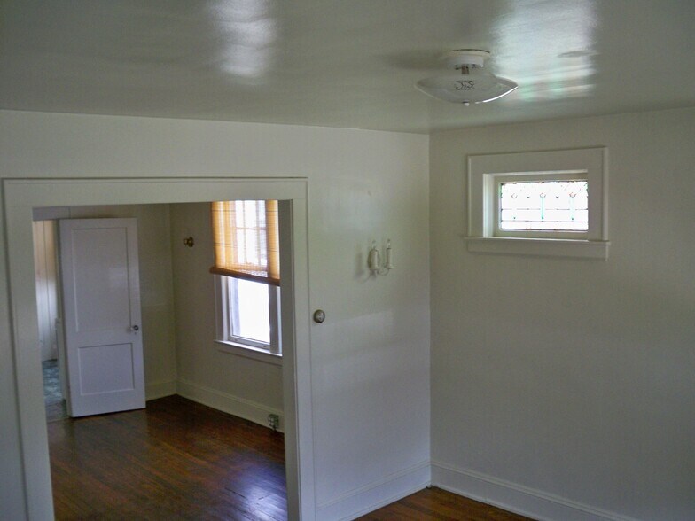 Building Photo - 308 S 3rd Ave