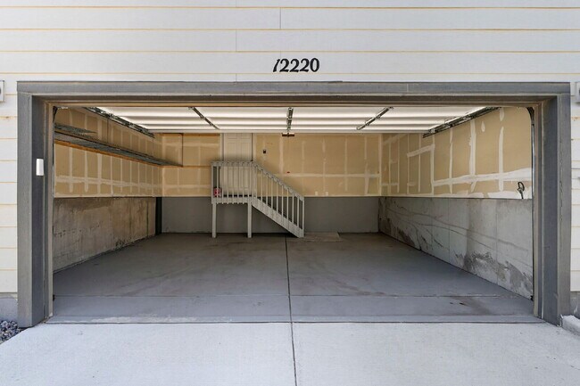 Building Photo - Stunning 3-Bed Townhome in Northglenn w/ 2...