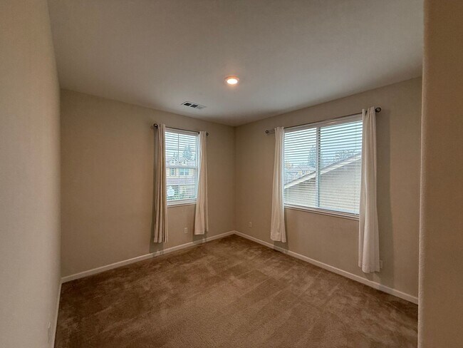 Building Photo - 2021 built two story in Oakdale!