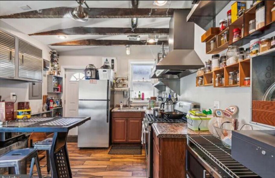 Building Photo - 300-310 East 25th Street, unit 3