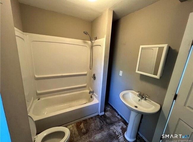 Building Photo - 34 York St