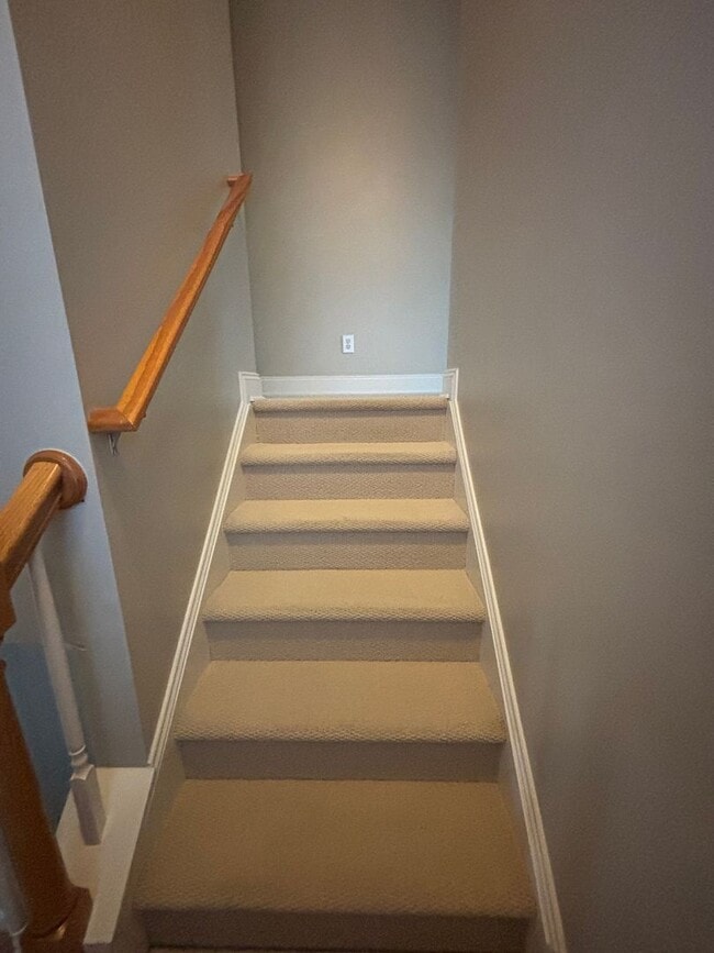 Building Photo - AVAILABLE NOW! End-Unit Townhouse in Pennington Square