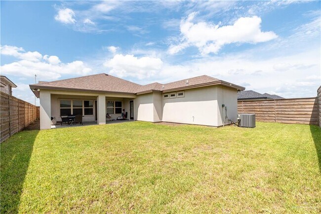 Building Photo - 5717 Oriole Ave