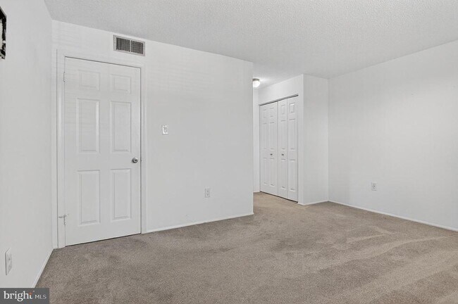 Building Photo - 7753 Inversham Dr