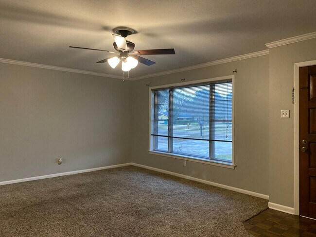 Building Photo - Charming 3 bed/2 bath home near Camellia B...