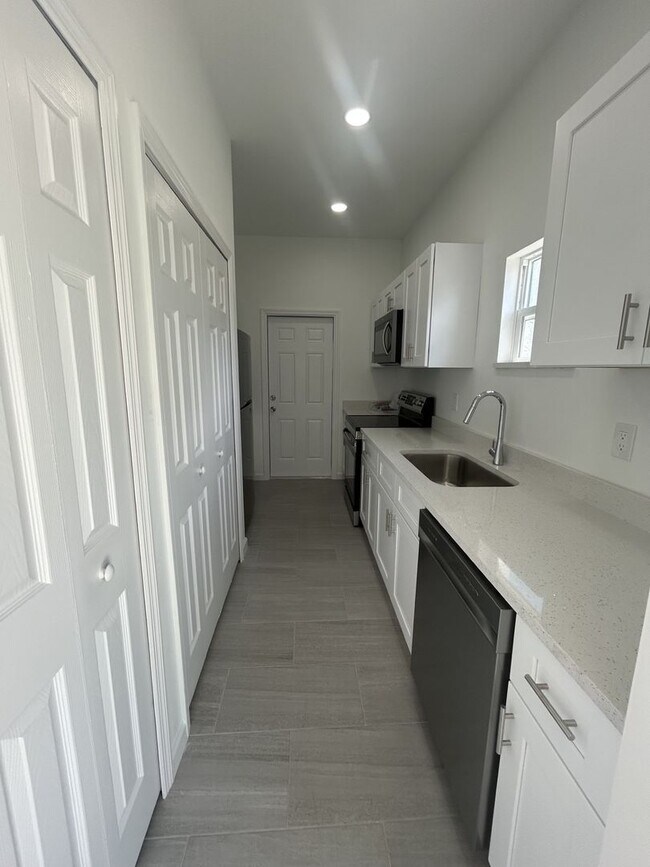 Building Photo - 544 Highlands Lake Dr