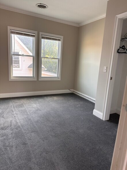 Building Photo - 19 Peacock St