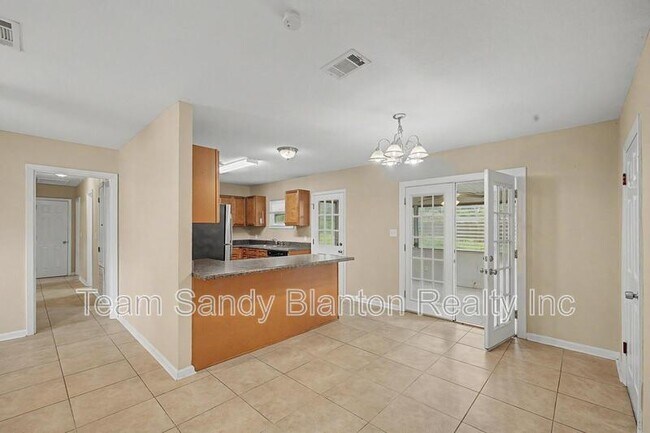 Building Photo - 560 N 72nd Ave