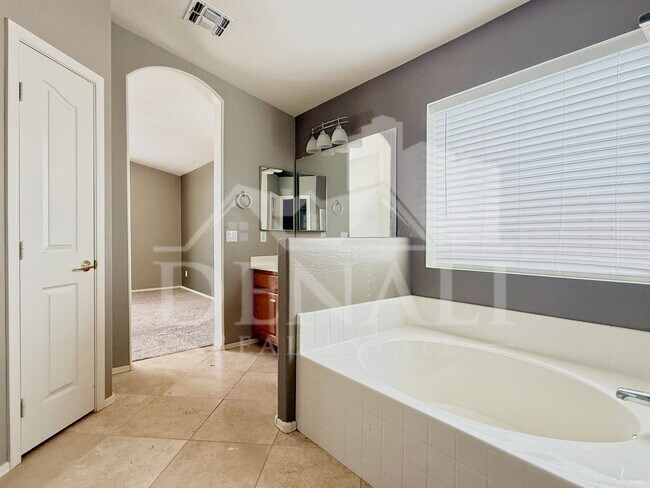 Building Photo - 4330 E Cottonwood Ln