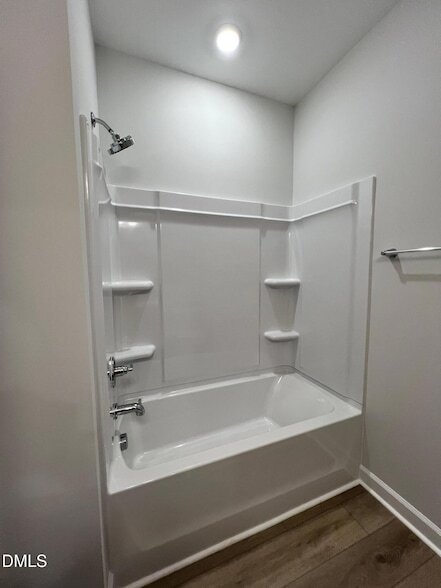 Building Photo - 404 White Oak Gdn Wy