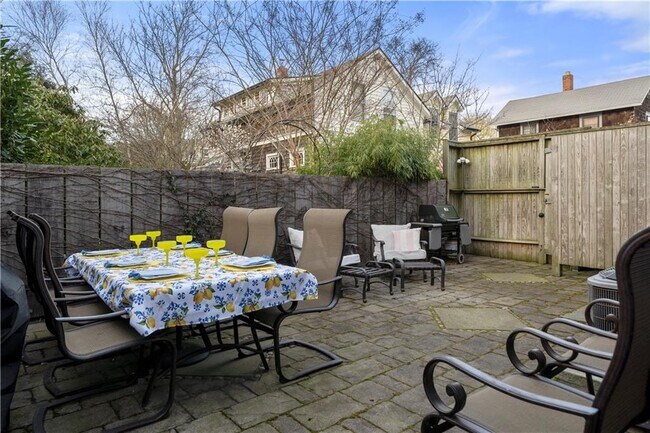 Building Photo - 35 Marsh St