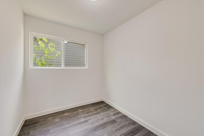 Building Photo - 6913 Shannon Dr