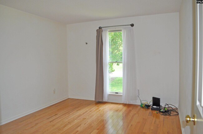 Building Photo - 305 Willowood Pkwy