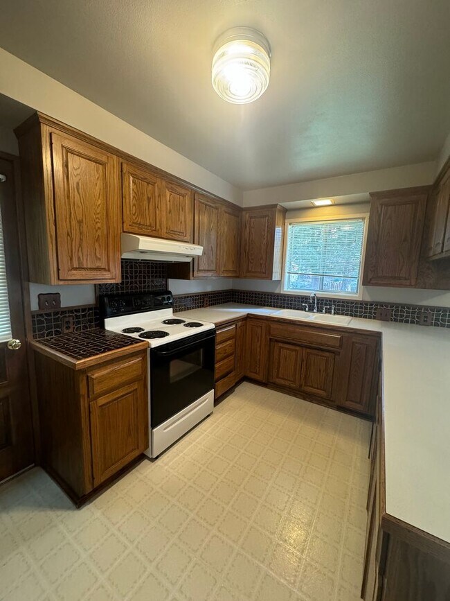 Building Photo - 4337 Lombard Dr