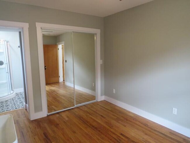 Building Photo - 2043-2045 Swazey St