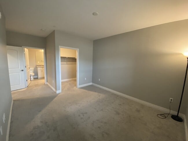 Building Photo - Newly Built Condo in the Side Creek Neighborhood!