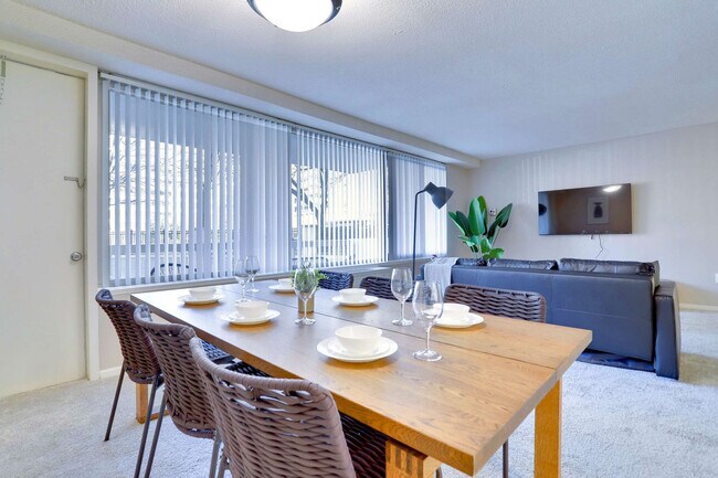 Building Photo - 1600 S Eads St