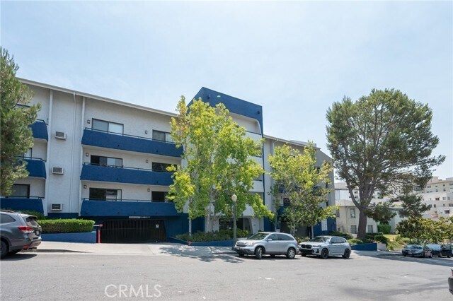 Building Photo - 10982 Roebling Ave