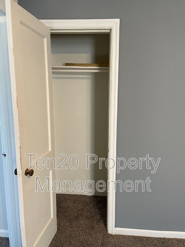 Building Photo - 411 20th Ave