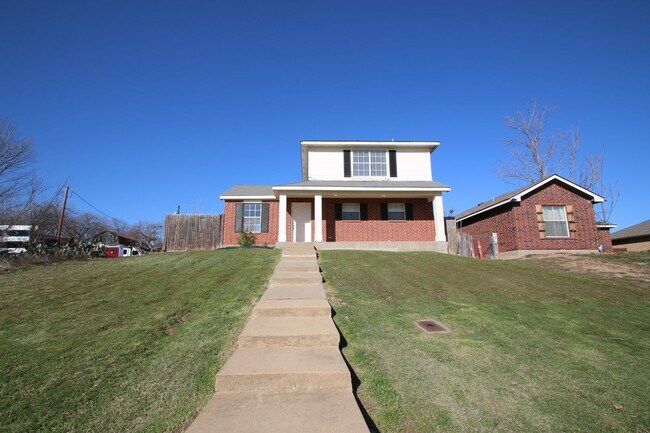 Building Photo - Upgraded 3BR Home | Granite Kitchen, High Ceilings & Gated Backyard | Minutes to Downtown Fort Worth