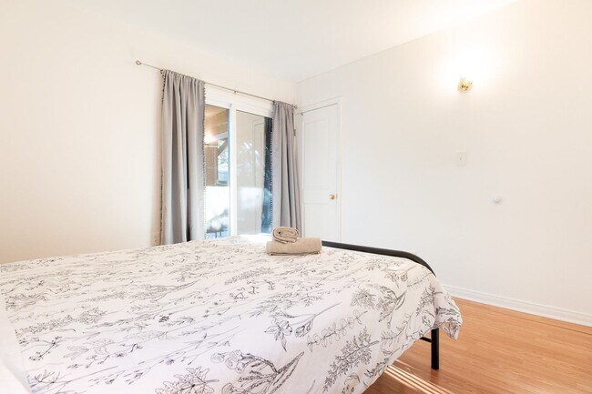 Building Photo - Cozy Zen Retreat Home with 4BD+3BA  Share ...