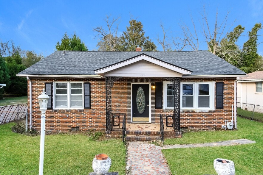 Building Photo - 426 Hampton Ave NW