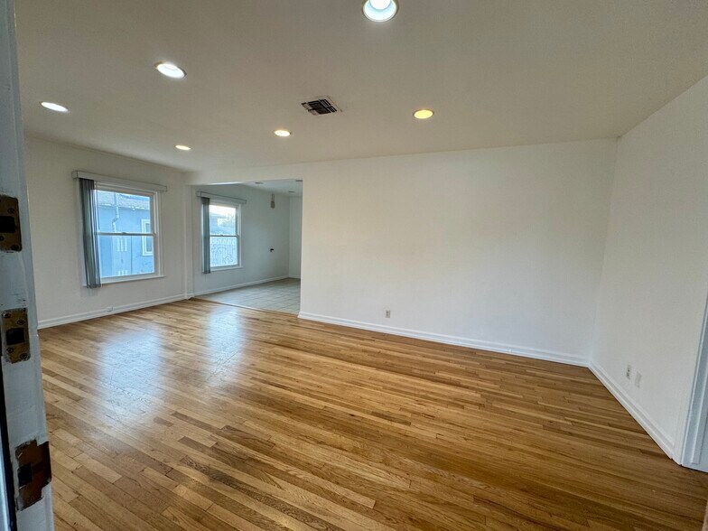 Building Photo - 13331 S New Hampshire Ave