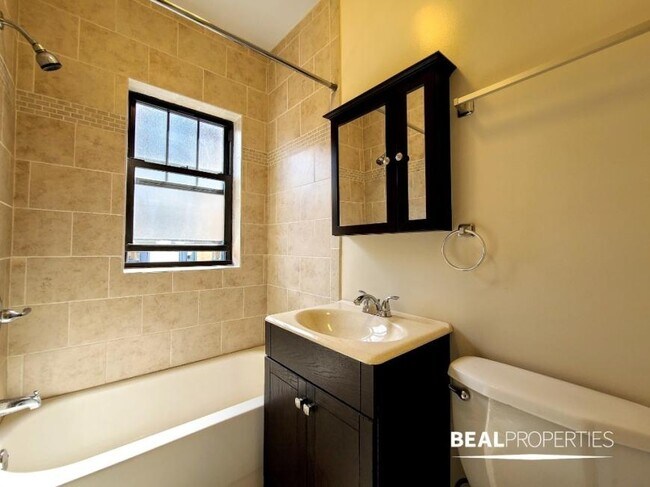 Building Photo - 0 bedroom in CHICAGO IL 60657