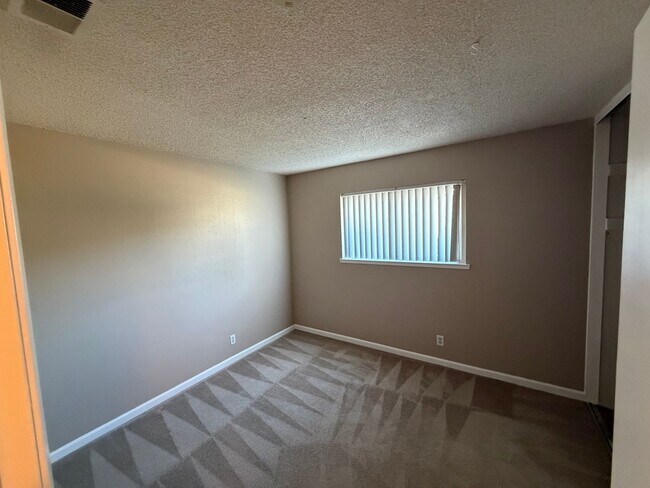 Building Photo - 3 Bedroom | 2 Bathroom | Single family with pool