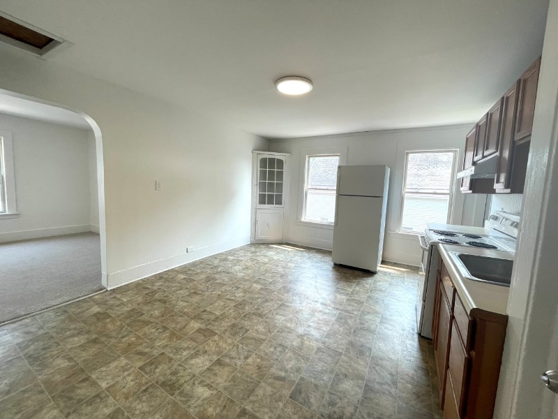Building Photo - 184 Malletts Bay Ave
