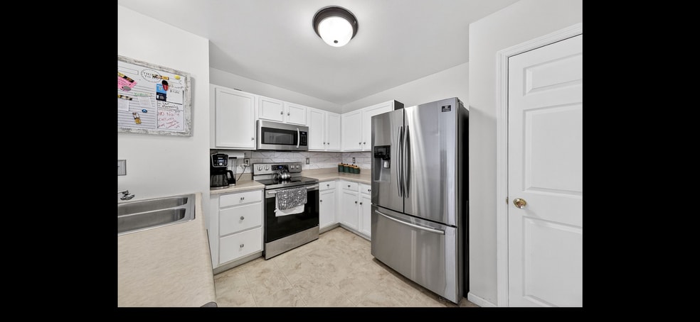 Building Photo - 390 Montclair Tower Dr