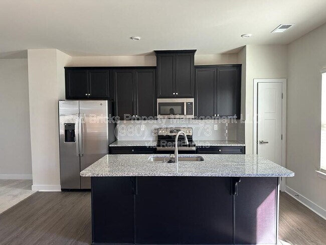 Building Photo - 1728 Aspire St