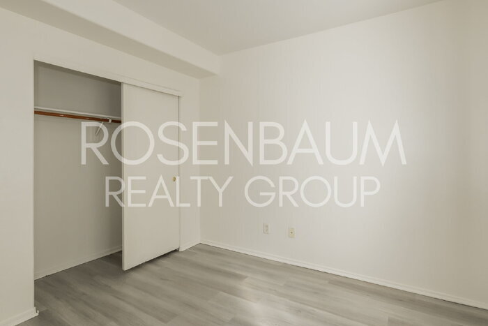 Building Photo - 354 W Delano St