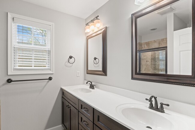 Building Photo - Spacious Home near Downtown Apex!
