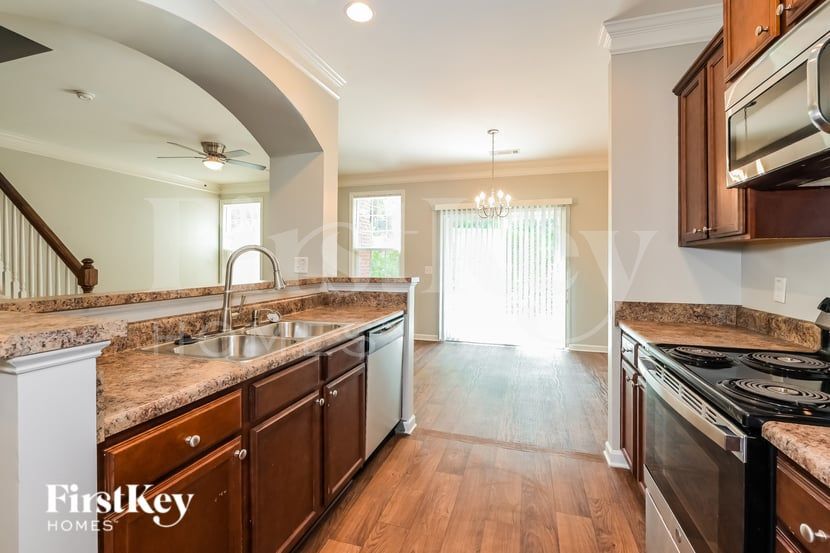 Building Photo - 975 Treymont Way SW