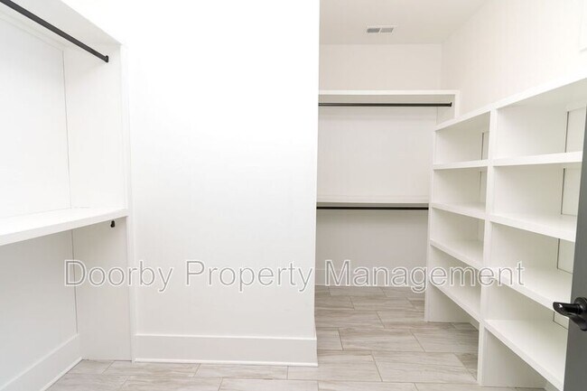 Building Photo - 2760 Ridge Park Dr