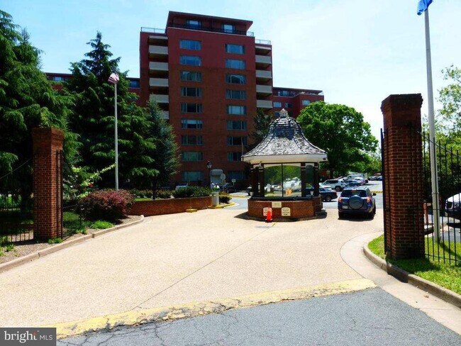 Building Photo - 1121 Arlington Blvd