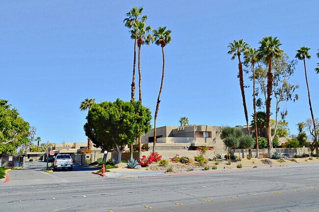 Building Photo - "Spacious 960 Sq Ft Studio Oasis in Vibrant Palm Springs!"