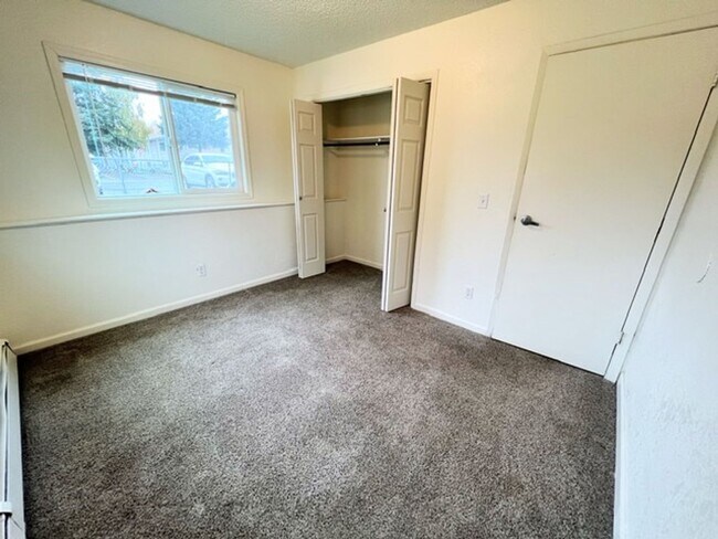Building Photo - 1555 Latouche St