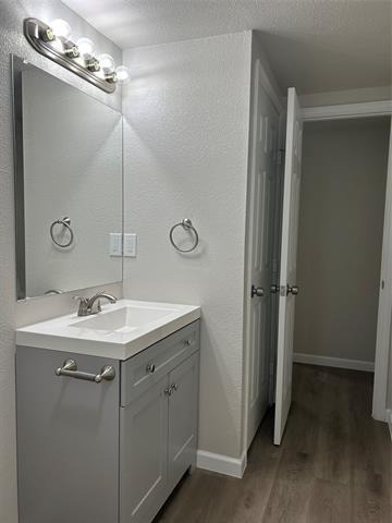 Building Photo - 407 N Justin Ave