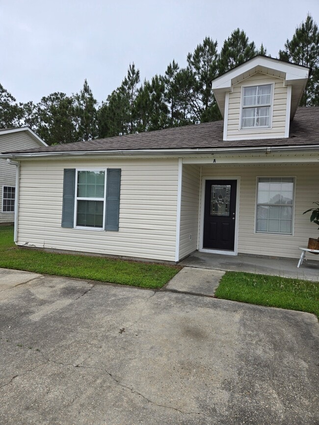 Building Photo - 15127 Deer Creek Dr