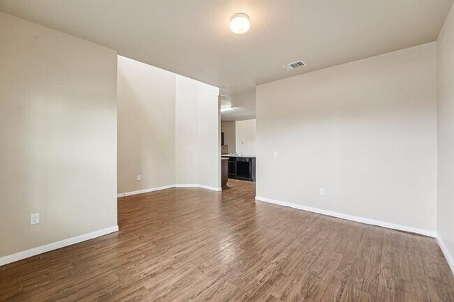 Building Photo - 223 Camellia Dr