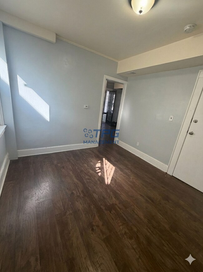 Building Photo - 134 Dewey St